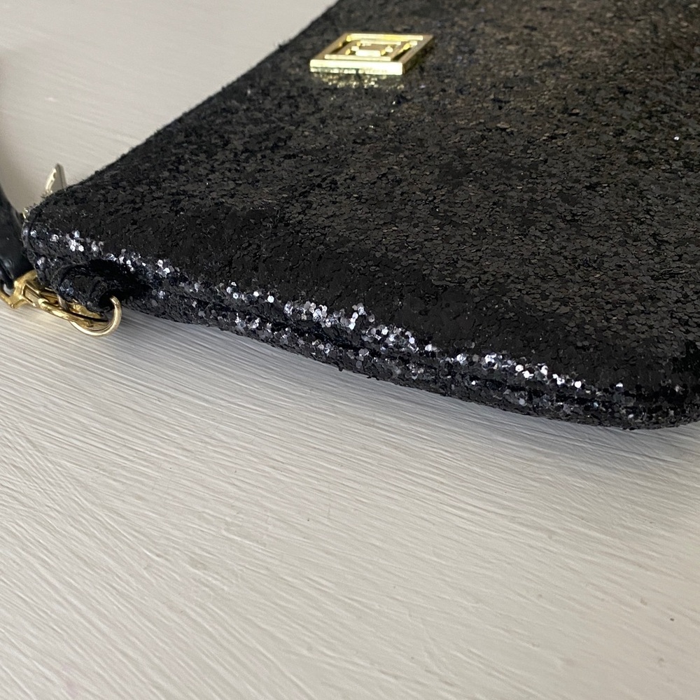 Liz Claiborne Black Glitter Shimmer Large Wristlet Like New with Phone Charger - Picture 13 of 17